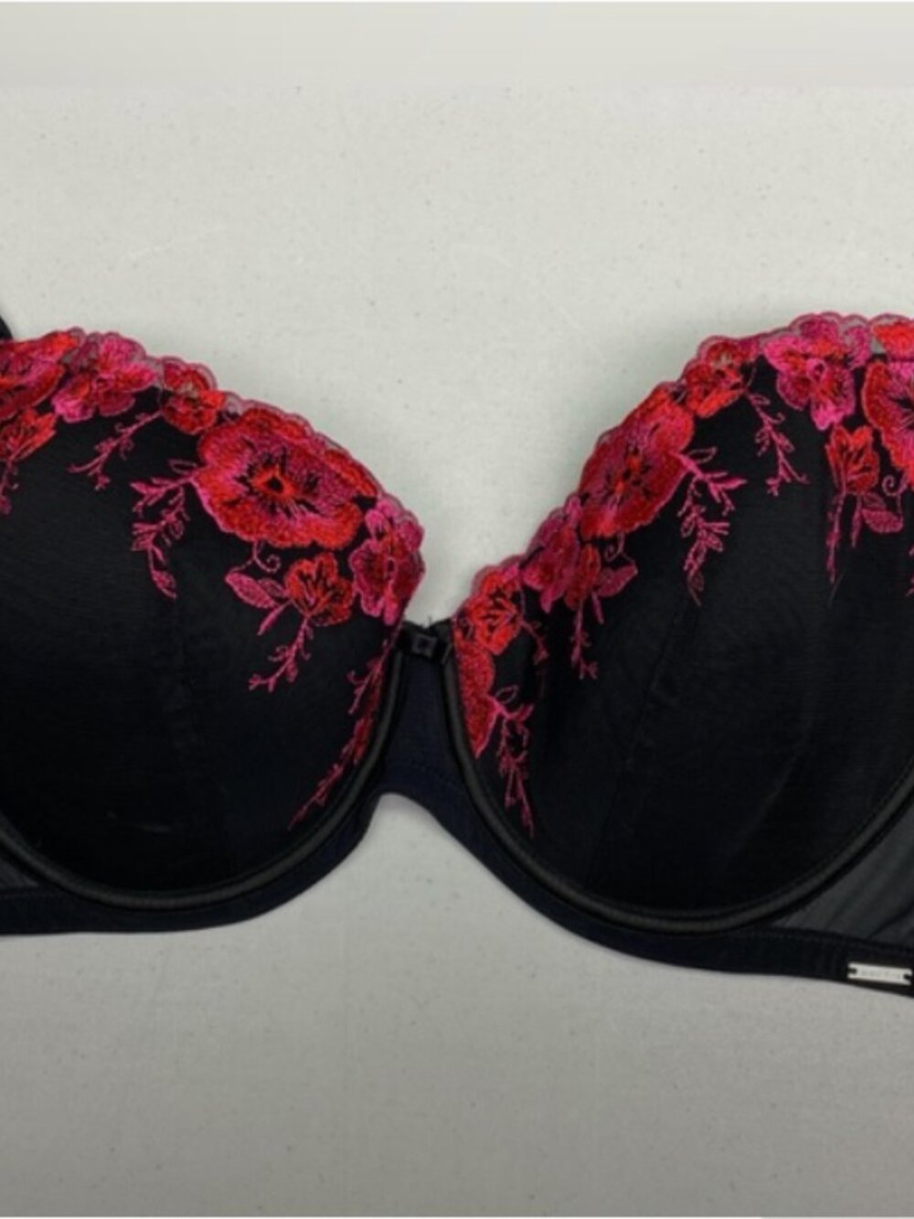 LVR BLK/RED Lightly Lined Underwire, 34DD *P1005